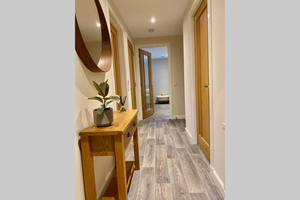 Beautiful 2 Bedroom, 2 Bathroom Flat With Parking. Pitlochry Exterior foto