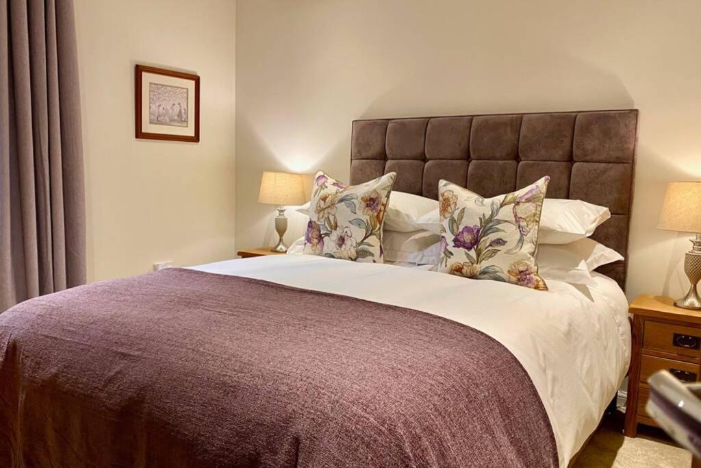 Beautiful 2 Bedroom, 2 Bathroom Flat With Parking. Pitlochry Exterior foto
