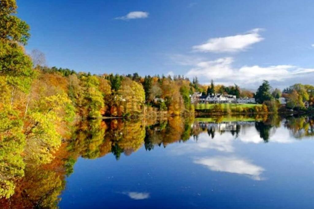 Beautiful 2 Bedroom, 2 Bathroom Flat With Parking. Pitlochry Exterior foto