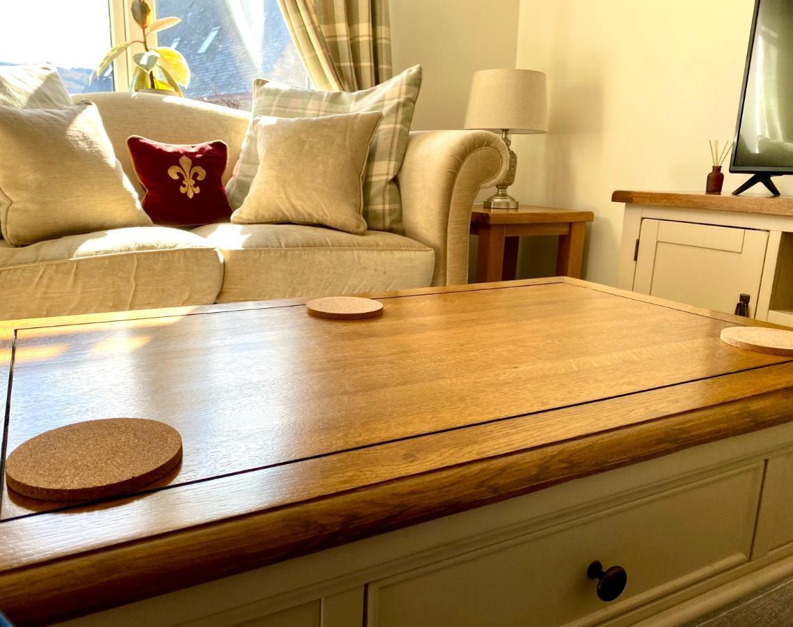 Beautiful 2 Bedroom, 2 Bathroom Flat With Parking. Pitlochry Exterior foto